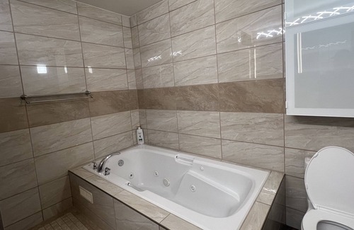Northwest Edmonton Casa | Spacious Executive Home 4BR 3BA Fully Equipped