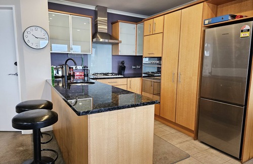 Miramar Apartamento | Spacious Executive Modern Home, City Fringe!
