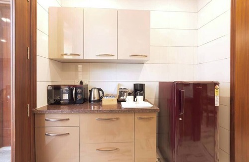 Gurugram Apartamento | Spacious executive suite with bathtub & balcony