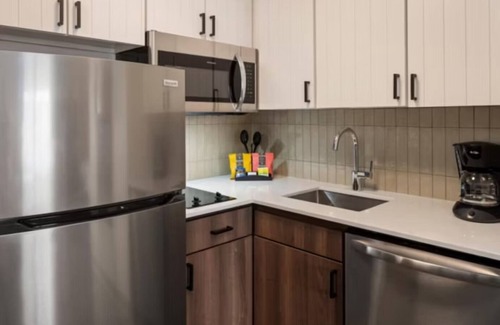 West Bloomington Casa | Spacious Extended Stay in Bloomington – Great for Families, Business & Shopping