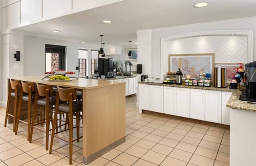 West Bloomington Casa | Spacious Extended Stay in Bloomington – Great for Families, Business & Shopping