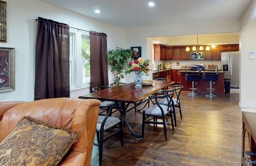 Grosse Pointe Woods Casa | Spacious Family Friendly Grosse Pointe Woods Beauty