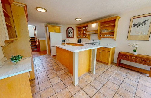 The Blue Mountains Casa | Spacious family-friendly chalet with mountain views, one acre lot, very private