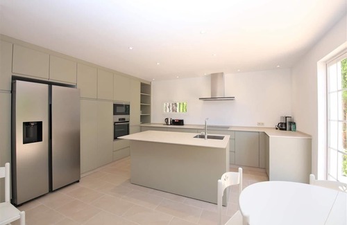 Marbella Villa | Amplia villa familiar en comunidad exclusiva, Zona residencial cerca de la playa y de Marbella