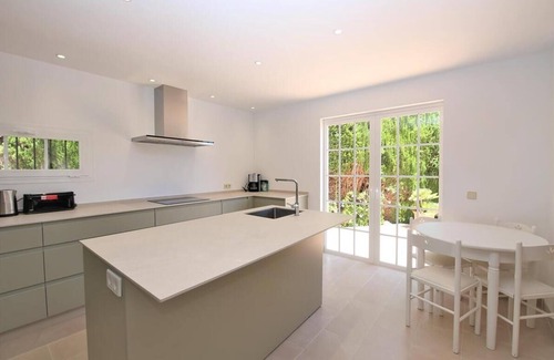 Marbella Villa | Amplia villa familiar en comunidad exclusiva, Zona residencial cerca de la playa y de Marbella