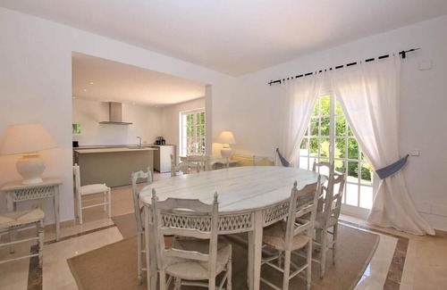 Marbella Villa | Amplia villa familiar en comunidad exclusiva, Zona residencial cerca de la playa y de Marbella
