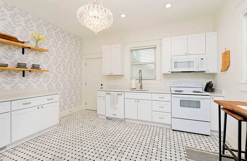 Herron Morton Casa | Spacious Family-Friendly Downtown Oasis ~ Hot Tub!