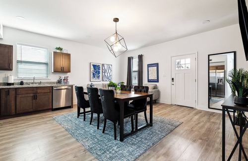 Florida Area Apartamento | Spacious Family-Friendly 5BR Modern Retreat Near French Quarter