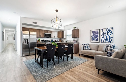 Florida Area Apartamento | Spacious Family-Friendly 5BR Modern Retreat Near French Quarter