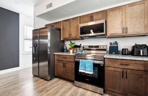 Florida Area Apartamento | Spacious Family-Friendly 5BR Modern Retreat Near French Quarter