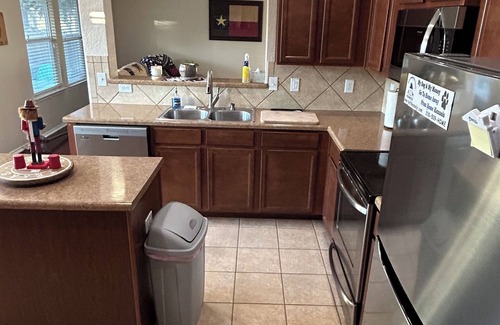 San Antonio Casa | Spacious, family friendly northwest side home near Sea world.