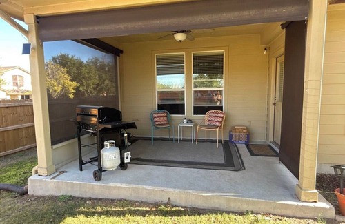 San Antonio Casa | Spacious, family friendly northwest side home near Sea world.