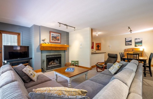 Alta Vista Casa | Spacious, family friendly townhome in Whistler, between the Village & Creekside