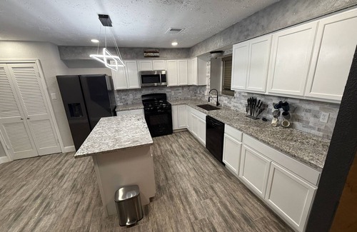 Meadows Place Casa | Spacious Family-Friendly 3BR Home w/Yard Near Richmond & Rosenberg