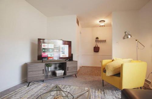 Charlotte Casa | Spacious family friendly home with game room by UNC Charlotte