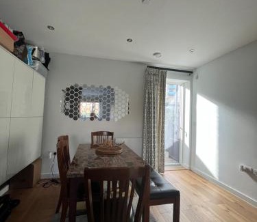 Stratford Casa | Spacious & Family Friendly 3BD House - Stratford