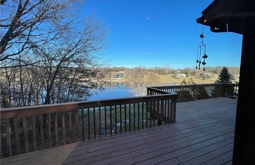 Panora Cabina | Spacious Family Friendly Cabin on the Water with Bunkhouse- Sleeps 12