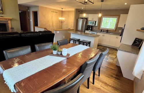 Flesherton Casa | Spacious Family getaway at Lake Eugenia