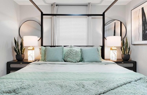 Hanover Park Casa | Spacious Family Getaway LCP Collection