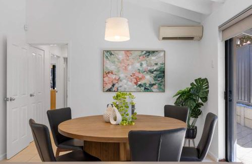 West Leederville Casa | Spacious Family Getaway in West Leederville