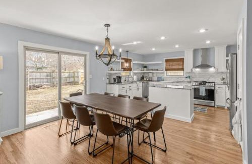 Siloam Springs Casa | Spacious Family Haven - Walk to Downtown & JBU