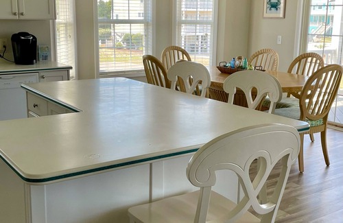 Holden Beach Casa | Spacious family home with private beachfront pool and clubhouse