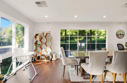 Wheelers Hill Casa | Spacious Family Home in the heart of Wheelers Hill