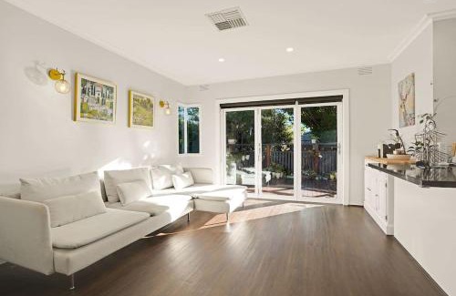 Wheelers Hill Casa | Spacious Family Home in the heart of Wheelers Hill