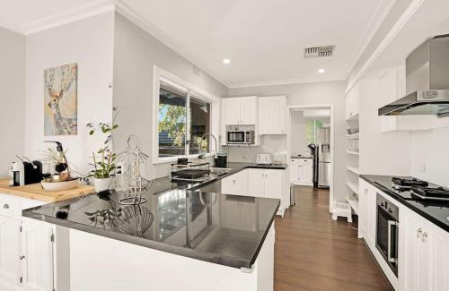 Wheelers Hill Casa | Spacious Family Home in the heart of Wheelers Hill