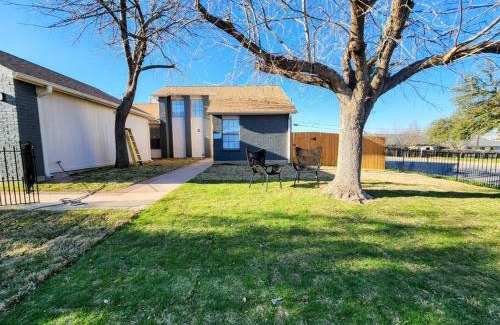 The Hermitage Casa | Spacious Family Home in Round Rock w Private Yard