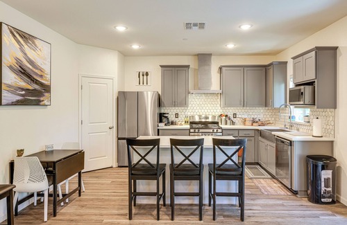 Stockton Casa | Spacious Family Home in Stockton - Pets Welcome!