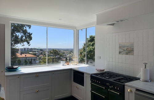 Ascot Casa | Spacious Family Home in Ascot