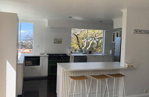 Ascot Casa | Spacious Family Home in Ascot