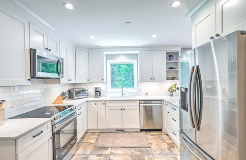 Royal Pines Casa | Spacious Family Home Near Hiking & Breweries!