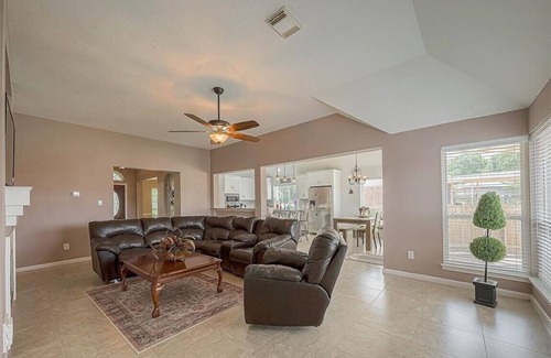 Cinco Ranch Casa | Spacious Family Home Near Attractions – Perfect for Kids & Pets!