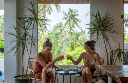 Catangnan Apartamento | Spacious Family Home in General Luna Center with Wi-Fi, AC and Generator