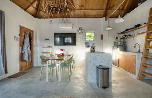Catangnan Apartamento | Spacious Family Home in General Luna Center with Wi-Fi, AC and Generator