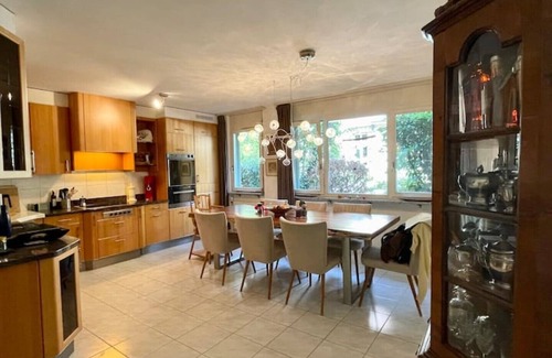 Breite Apartamento | Spacious family home & private garden, 150m to Rhine, 8min tram to city center.