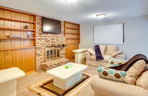 Brooklyn Park Casa | Spacious Family Home 11 Mi to Dtwn Minneapolis!
