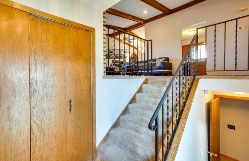 Brooklyn Park Casa | Spacious Family Home 11 Mi to Dtwn Minneapolis!