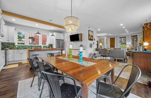 Mount Washington Casa | Spacious Family Home – Walk to Scenic Overlooks!