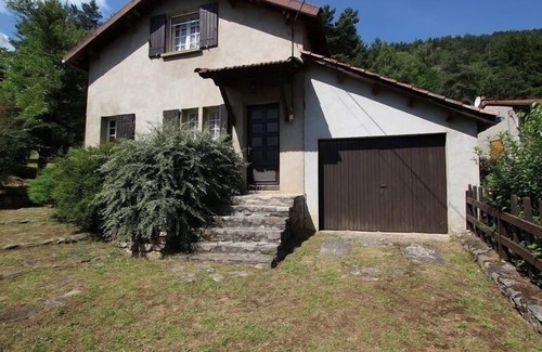 Alleyras Cabaña | Casa familiar independiente con gran terraza y terreno cerca del río en Gorges de l'Allier