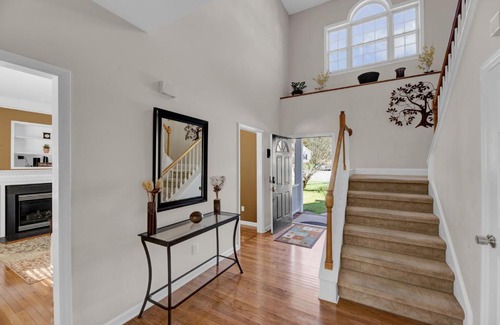 High Point Apartamento | Spacious Family Home with Private Backyard, Grill, and Garage! Free high-speed Internet! Minutes from HPU and Furniture Market!