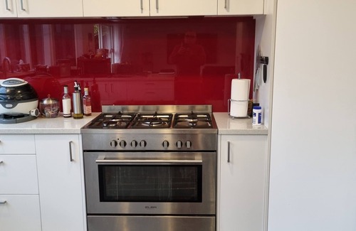 Orewa Casa | Spacious Family Home with deck & garden. Short walk to the beach.