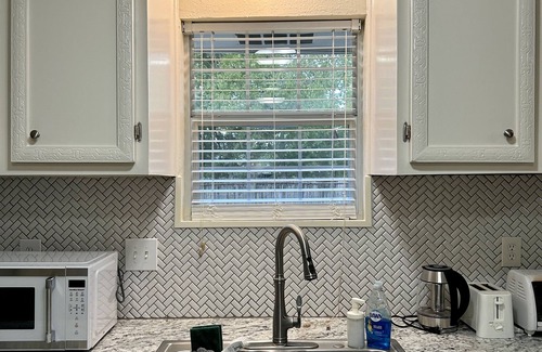 Clodine Casa | Spacious Family House 4BR. Close to many restaurants & markets!