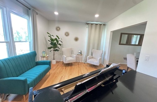 Vernon Hills Casa | Spacious Family Retreat 4BR/3.5BA