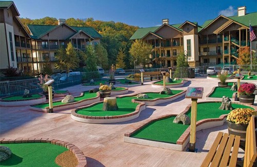 Sevierville Complejo | Amplio complejo familiar cerca del Titanic Museum y Dollywood con 4 piscinas de agua salada