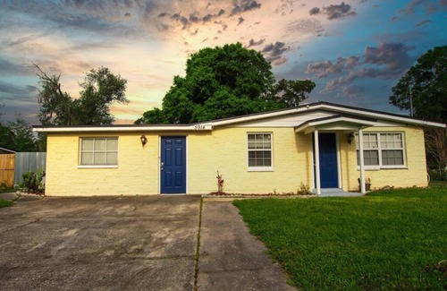 Oak Hill Casa | Spacious Family-sized Home in Central Location