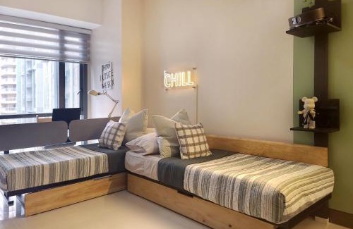 Pinagsama Apartamento | Spacious Family Sleeper BGC & 84inch Cinema