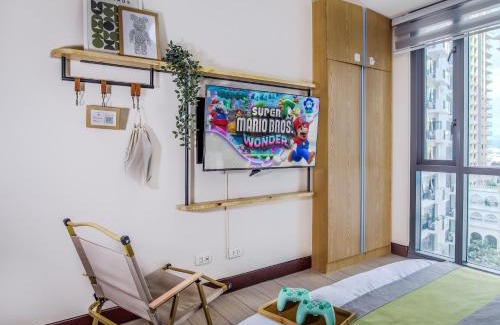 Pinagsama Apartamento | Spacious Family Sleeper BGC & 84inch Cinema